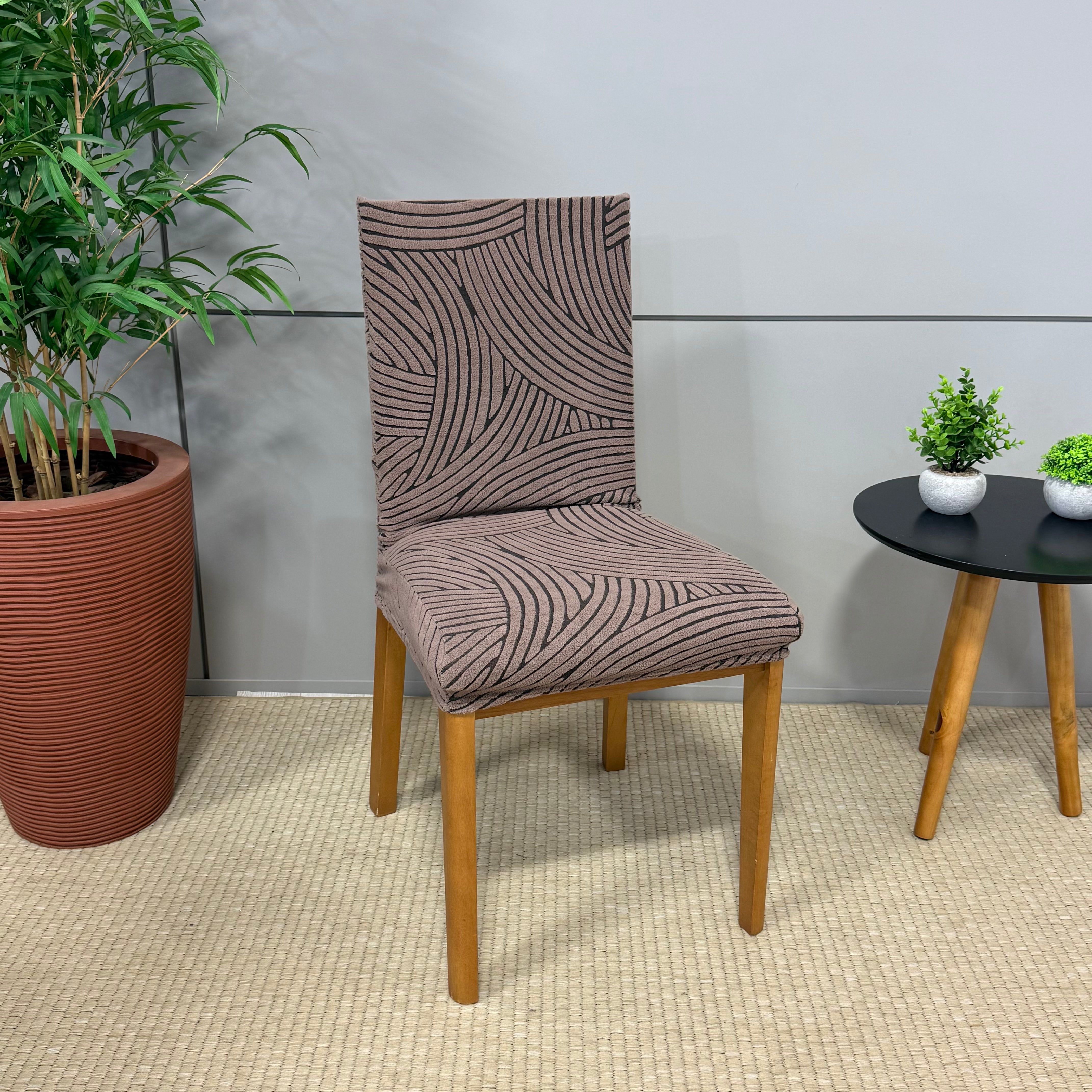 Capa de Cadeira Alto Relevo Linhas Onduladas- Marrom