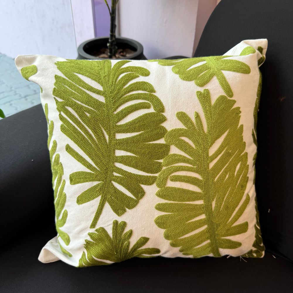 Capa de Almofada Bordada 43cm x 43cm- Várias Estampas