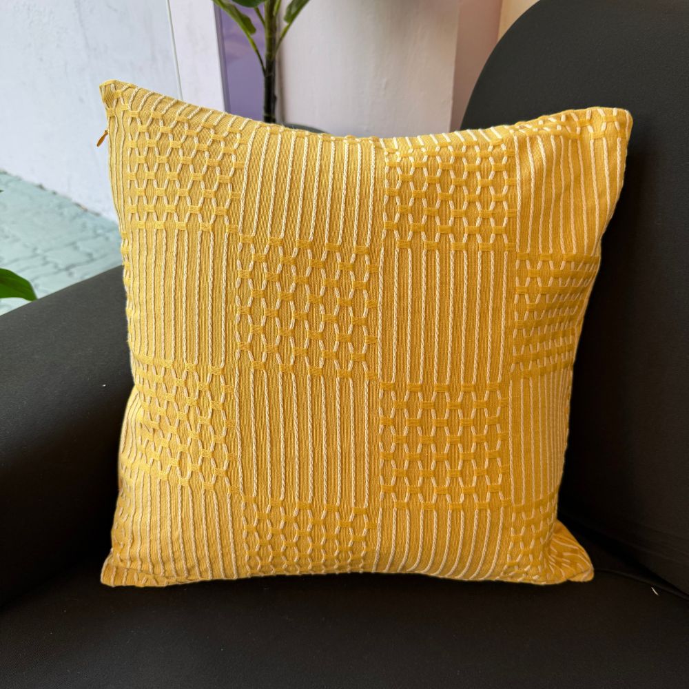 Capa de Almofada Bordada 43 cm x 43cm- Várias Cores