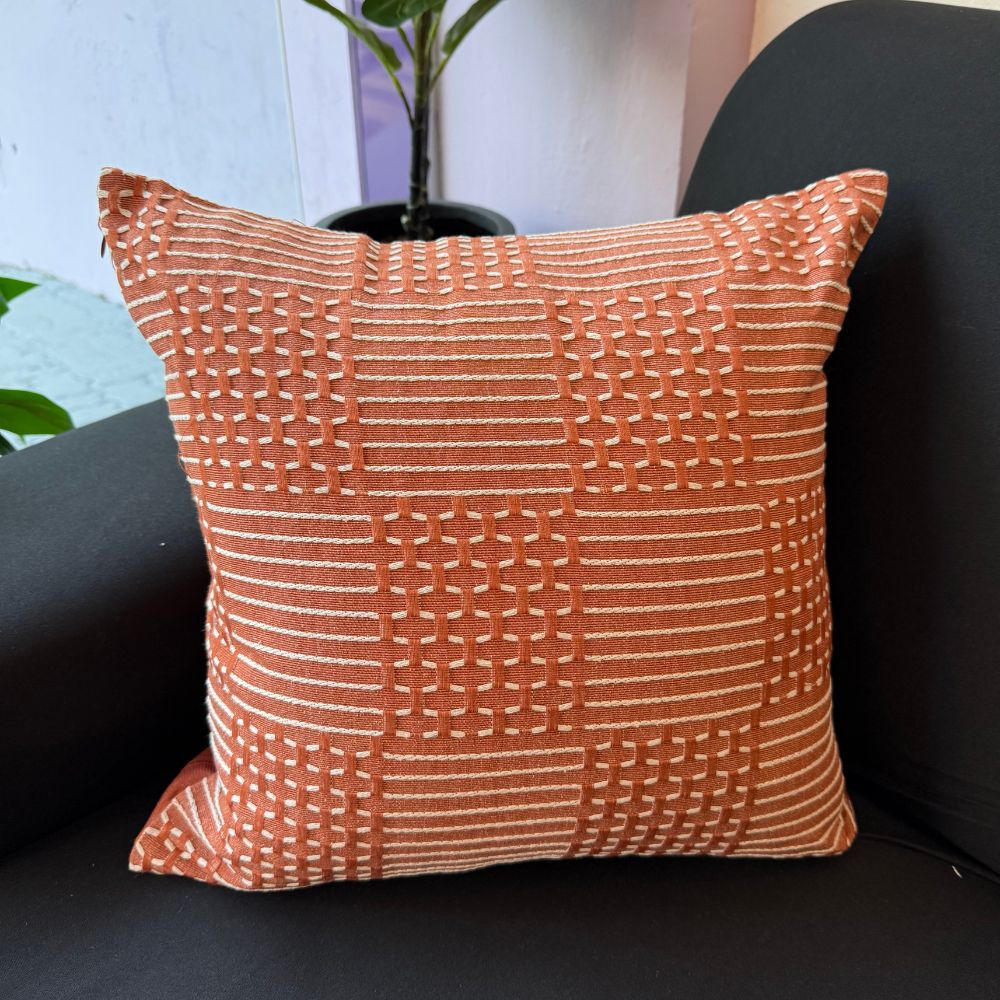 Capa de Almofada Bordada 43 cm x 43cm- Várias Cores