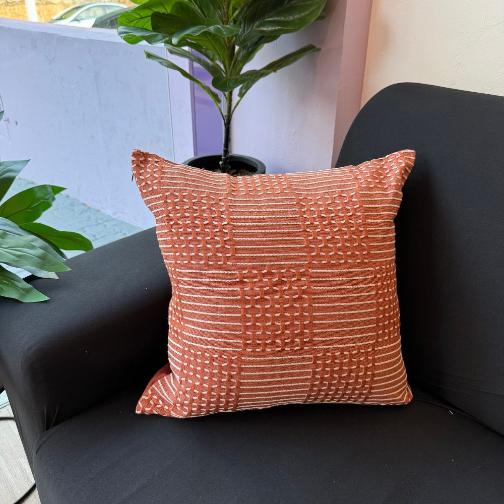 Capa de Almofada Bordada 43 cm x 43cm- Várias Cores