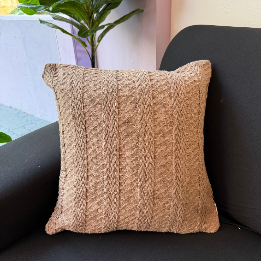 Capa de Almofada Bordada 43 cm x 43cm- Várias Cores