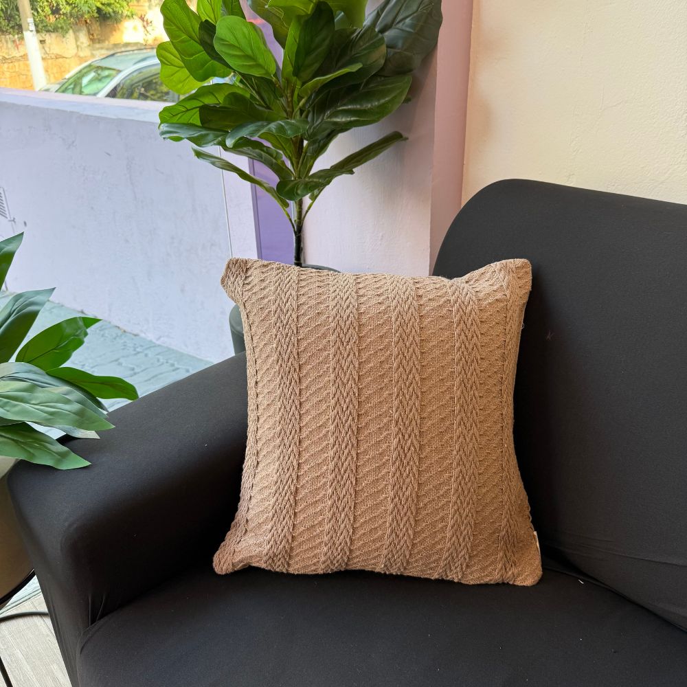 Capa de Almofada Bordada 43 cm x 43cm- Várias Cores