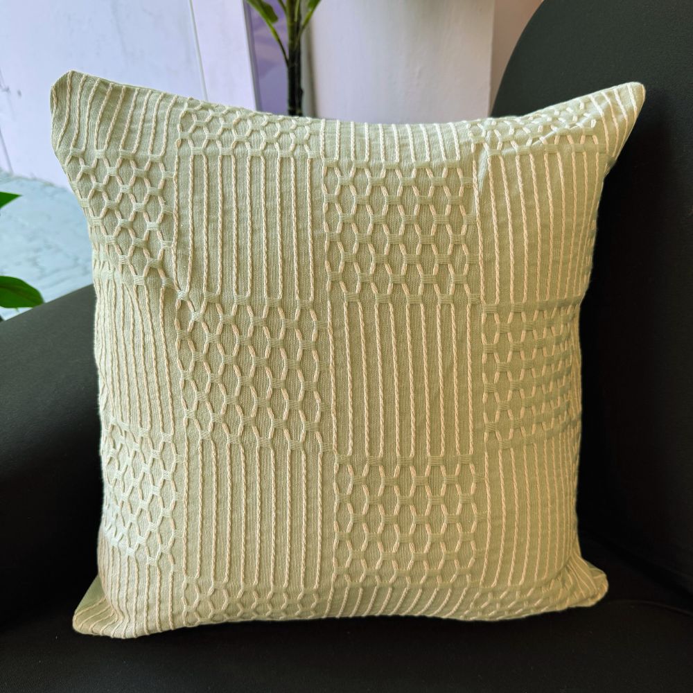 Capa de Almofada Bordada 43 cm x 43cm- Várias Cores