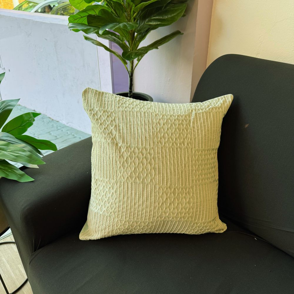 Capa de Almofada Bordada 43 cm x 43cm- Várias Cores