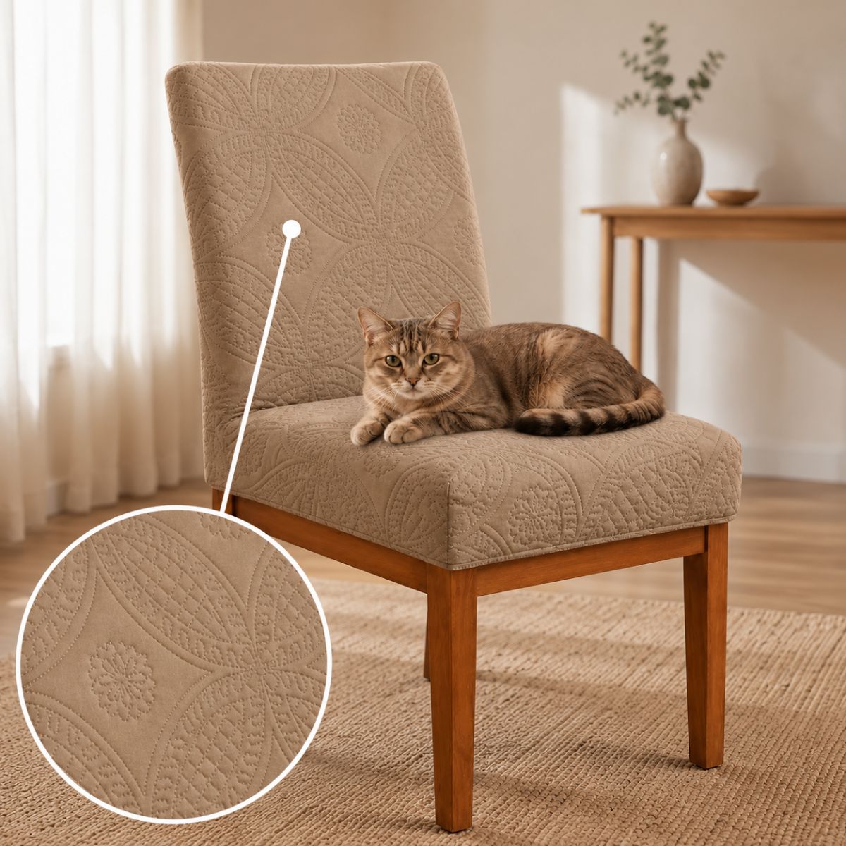 Capa de Cadeira Matelassê Confort Plus Arabescos Resistente a Gato- Bege